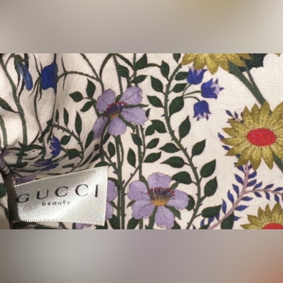 Gucci Beauty Limited Edition Metallic Purple Pouch Cosmetic Bag brand new - Picture 2 of 10